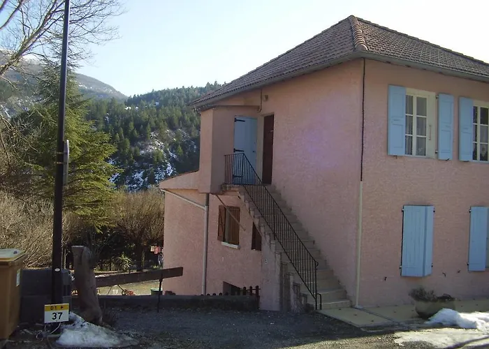 Couette-café Gites Les Tilleuls Clamensane