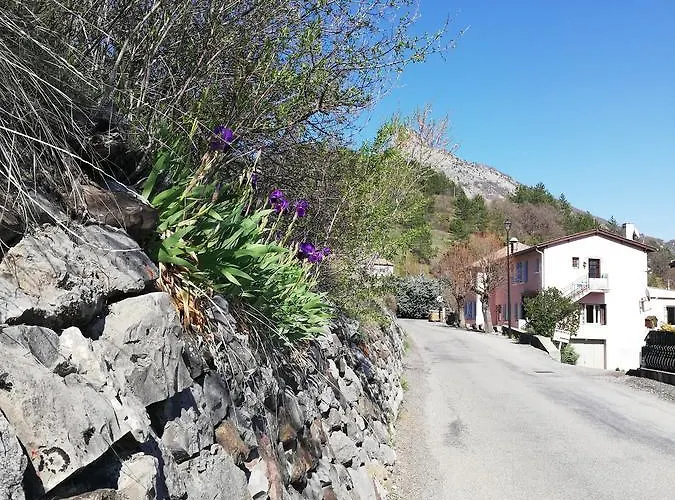 Gites Les Tilleuls Couette-café 2*